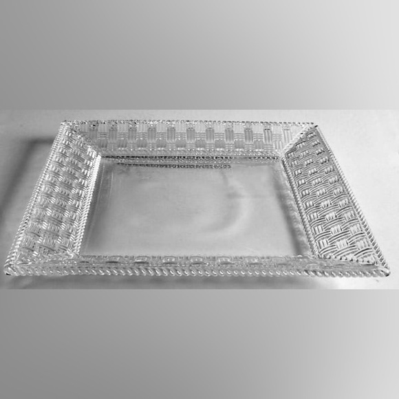 Tiffany & Co. The Woven Collection 8” square crystal Plate. Excellent Condition - Picture 4 of 4